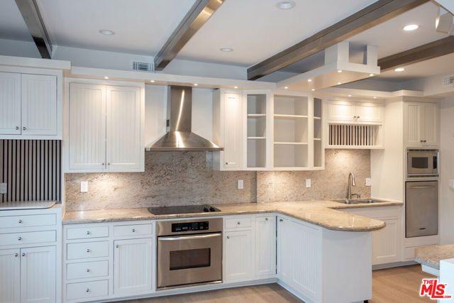 14538 Benefit Street 204, Sherman Oaks, CA 91403