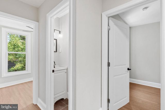 35 E COLLOM ST, Philadelphia, PA 19144