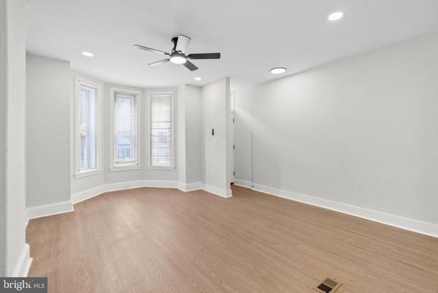 35 E COLLOM ST, Philadelphia, PA 19144