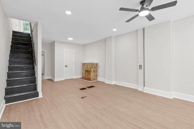 35 E COLLOM ST, Philadelphia, PA 19144