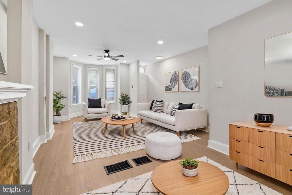 35 E COLLOM ST, Philadelphia, PA 19144