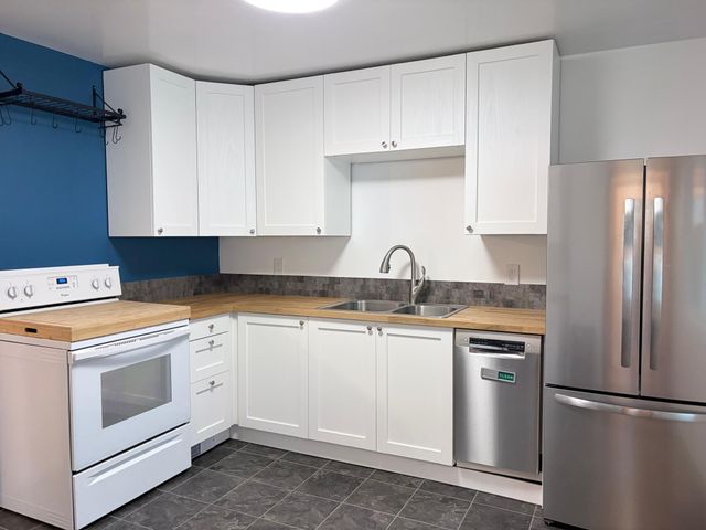 1325 8th Avenue N, Moorhead, MN 56560