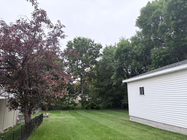 1325 8th Avenue N, Moorhead, MN 56560
