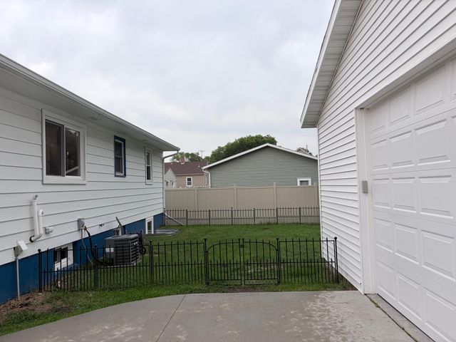 1325 8th Avenue N, Moorhead, MN 56560