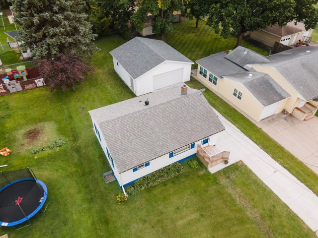 1325 8th Avenue N, Moorhead, MN 56560
