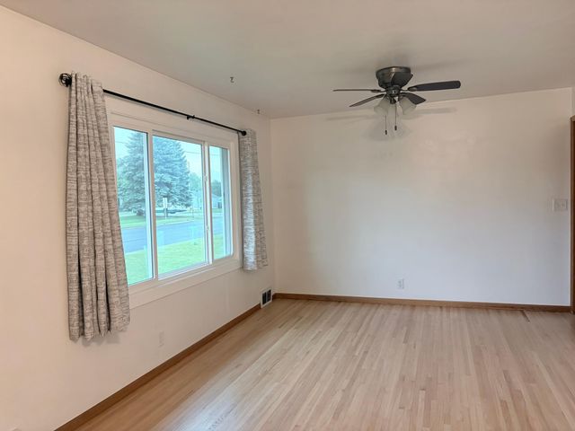 1325 8th Avenue N, Moorhead, MN 56560