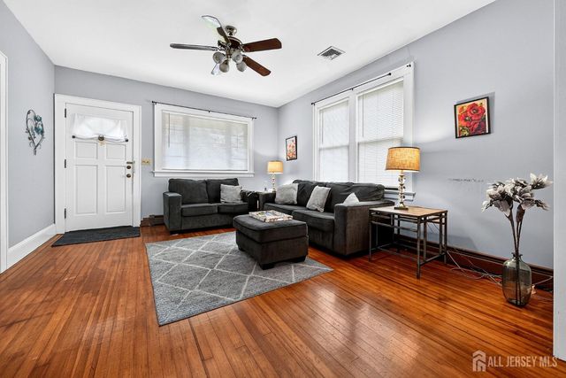 886 Main Street, Fords, NJ 08863