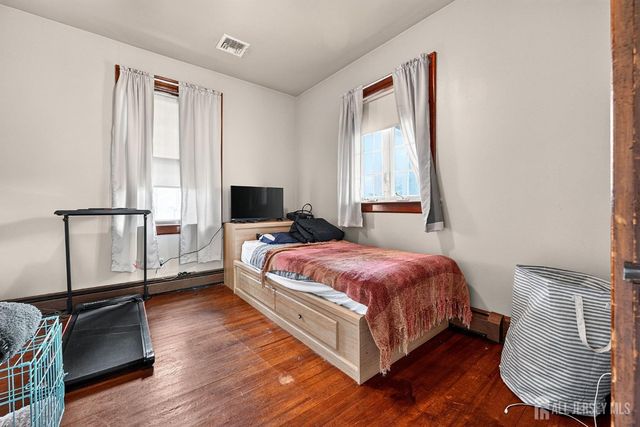 886 Main Street, Fords, NJ 08863