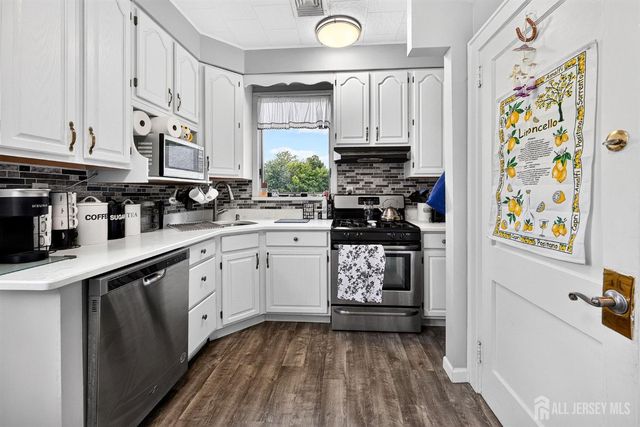 886 Main Street, Fords, NJ 08863