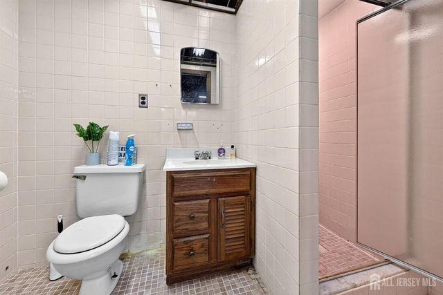 886 Main Street, Fords, NJ 08863