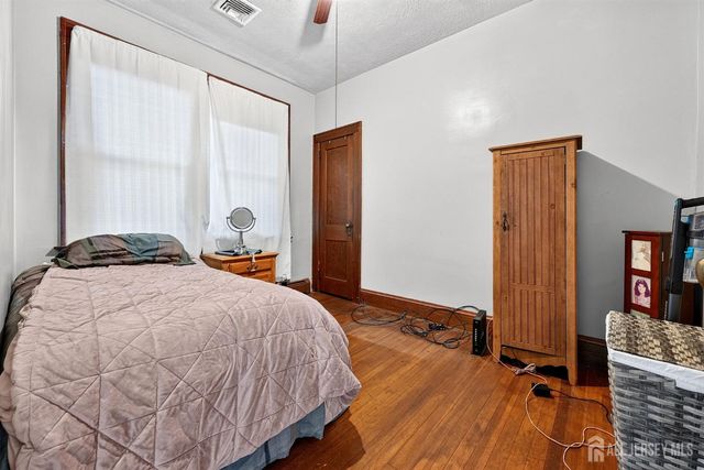 886 Main Street, Fords, NJ 08863