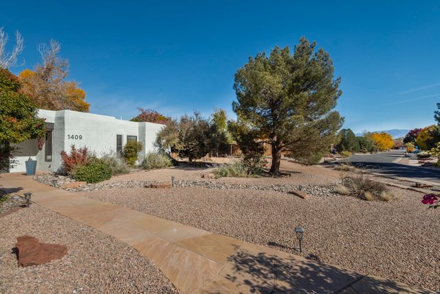 1409 Camino Ecuestre NW, Albuquerque, NM 87107