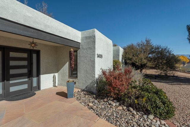 1409 Camino Ecuestre NW, Albuquerque, NM 87107