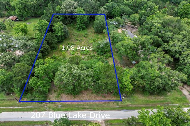 207 Blue Lake Drive, Huffman, TX 77336