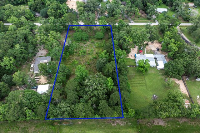 207 Blue Lake Drive, Huffman, TX 77336