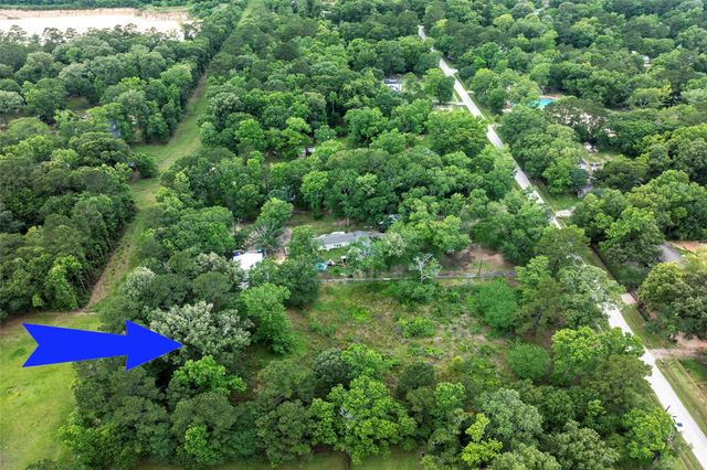 207 Blue Lake Drive, Huffman, TX 77336