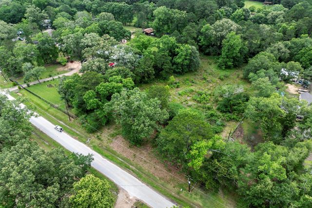 207 Blue Lake Drive, Huffman, TX 77336