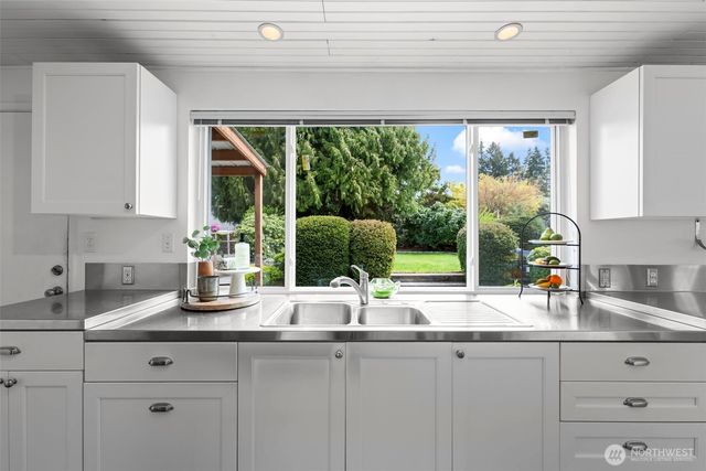 1767 N Bridgeview Drive, Tacoma, WA 98406