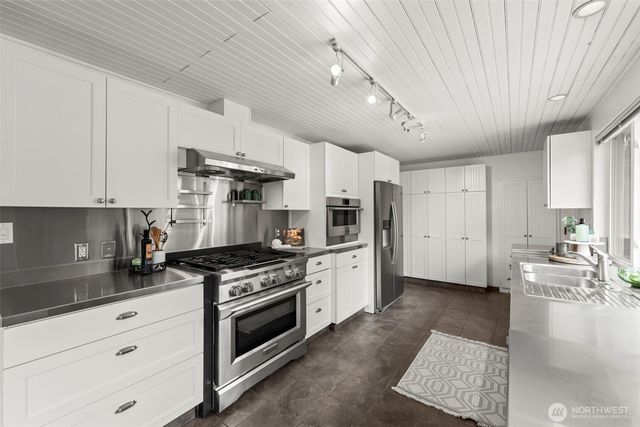 1767 N Bridgeview Drive, Tacoma, WA 98406