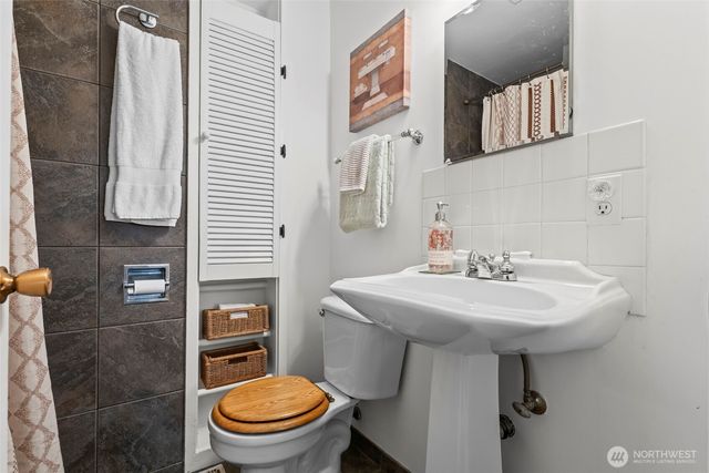 1767 N Bridgeview Drive, Tacoma, WA 98406