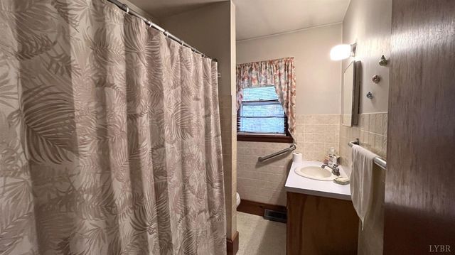 1091 Acorn Road, Nathalie, VA 24577