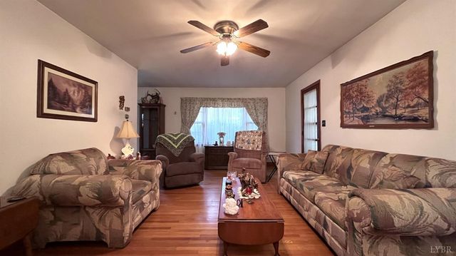 1091 Acorn Road, Nathalie, VA 24577