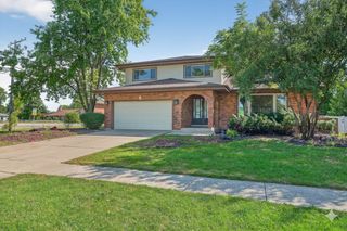 7501 Cambridge Road, Darien, IL 60561