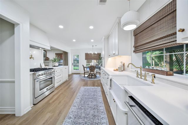 14 Twin Springs Place, The Woodlands, TX 77381