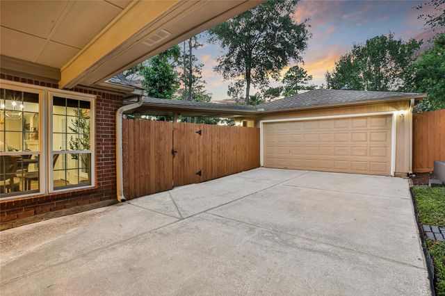 14 Twin Springs Place, The Woodlands, TX 77381