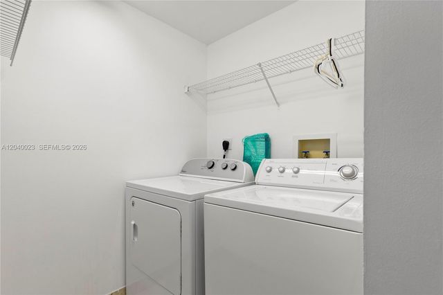 3370 Hidden Bay Dr 602, Aventura, FL 33180