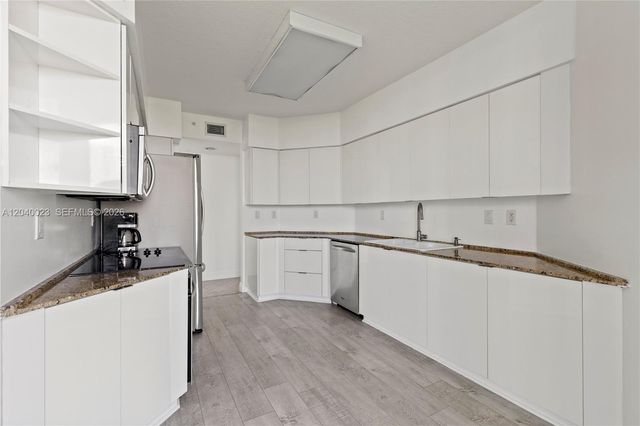 3370 Hidden Bay Dr 602, Aventura, FL 33180