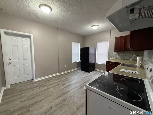 5 Winter Street, Hartford, CT 06120