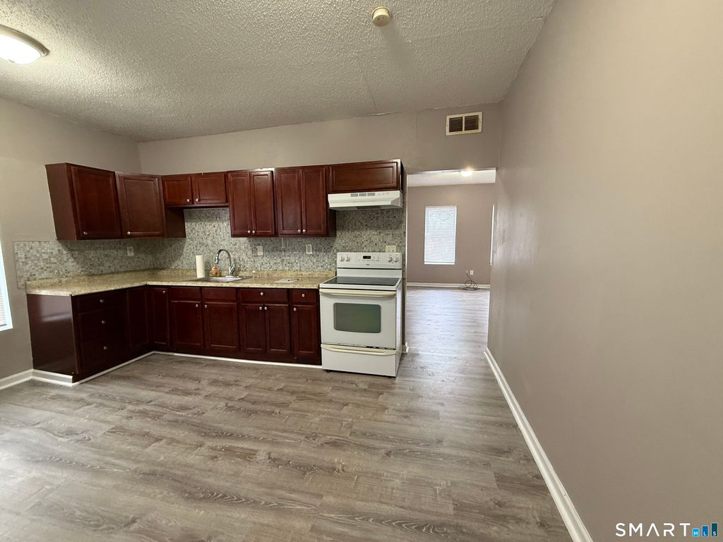 5 Winter Street, Hartford, CT 06120