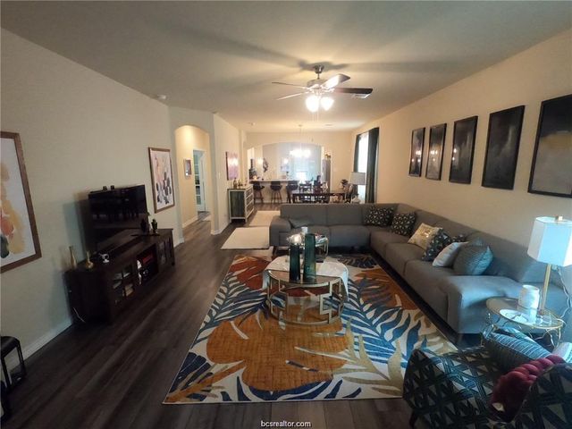 835 Mineral Wells Lane, College Station, TX 77845