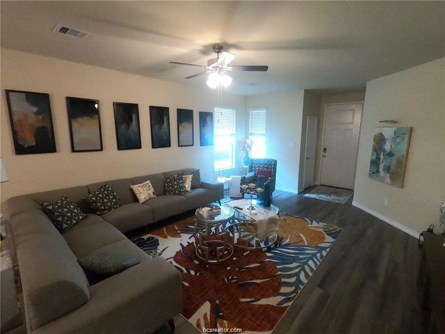 835 Mineral Wells Lane, College Station, TX 77845