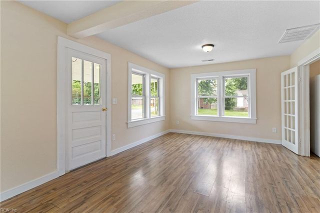 1319 Moore ST, Elizabeth City, NC 27909