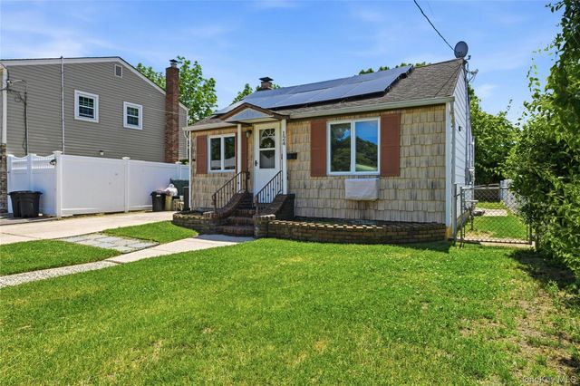 124 N Linden Street, Massapequa, NY 11758