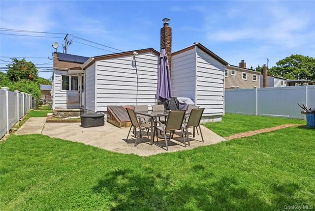124 N Linden Street, Massapequa, NY 11758