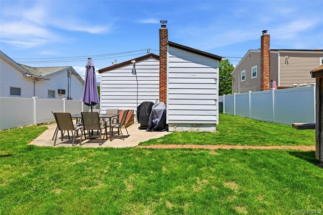 124 N Linden Street, Massapequa, NY 11758