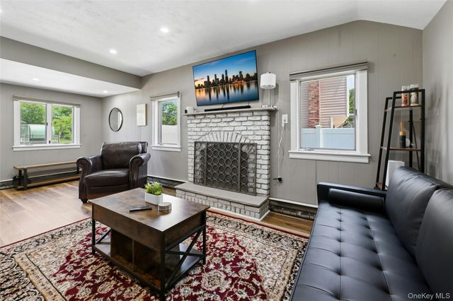 124 N Linden Street, Massapequa, NY 11758