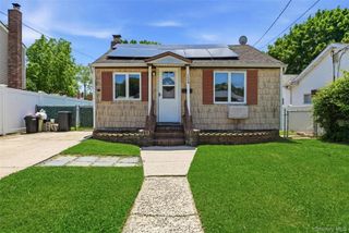 124 N Linden Street, Massapequa, NY 11758