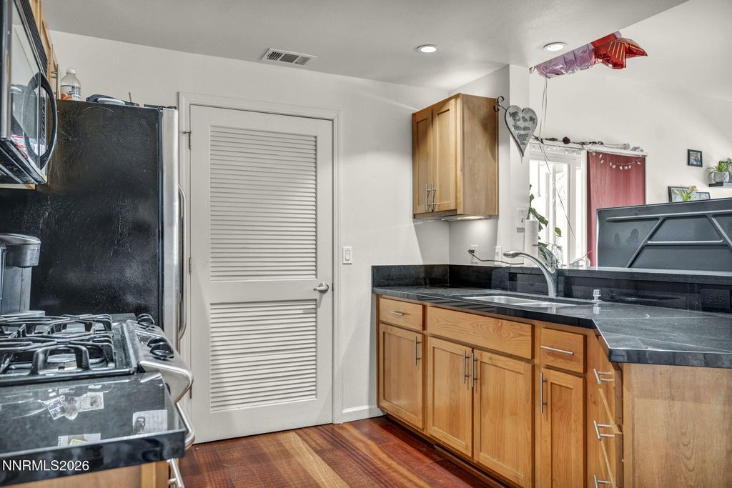 Image 10 of property listing at 1450 Idlewild Drive 1133, Reno, NV 89509