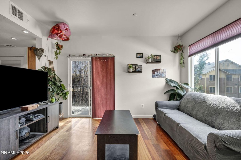 Image 4 of property listing at 1450 Idlewild Drive 1133, Reno, NV 89509