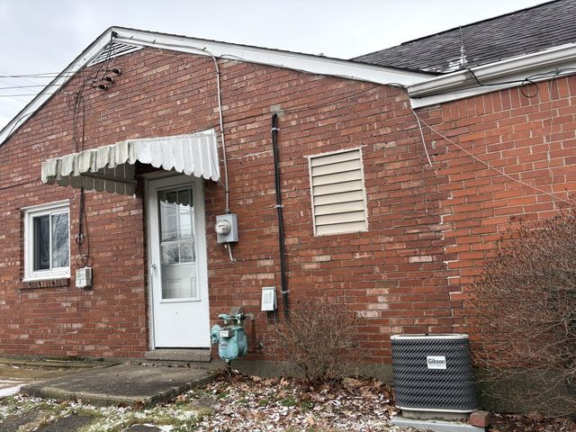 745 Memory Ln, Liberty Boro, PA 15133