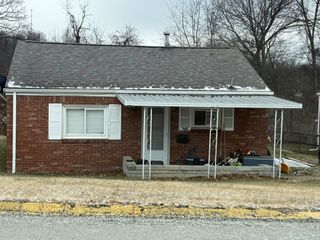 745 Memory Ln, Liberty Boro, PA 15133