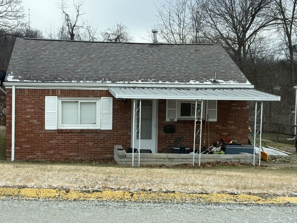 745 Memory Ln, Liberty Boro, PA 15133