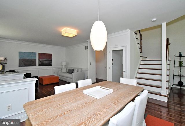2 LONGVIEW LN, Newtown Square, PA 19073