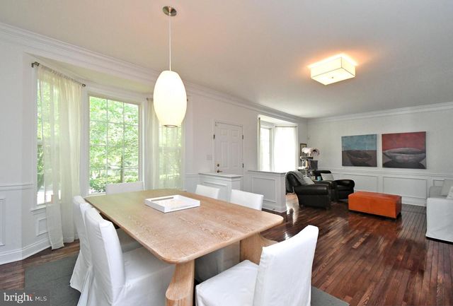 2 LONGVIEW LN, Newtown Square, PA 19073