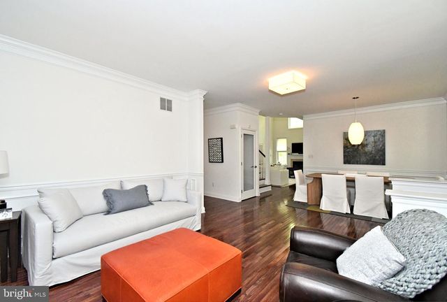 2 LONGVIEW LN, Newtown Square, PA 19073