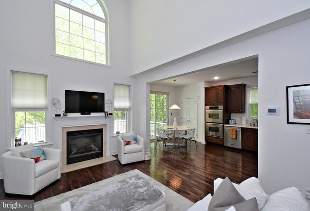 2 LONGVIEW LN, Newtown Square, PA 19073